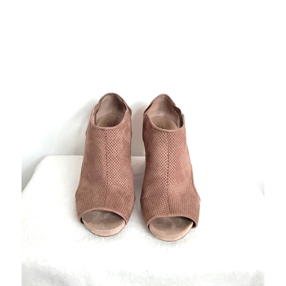 Open Toe Wedges - Picture 2 of 7